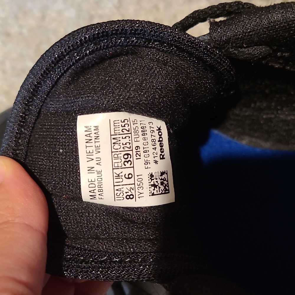 SOLD- Reebok Sneakers - Picture 4 of 4